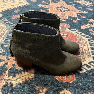 Toms Leila Olive Gray Suede Herringbone Ankle Boots Booties Heels Zipper